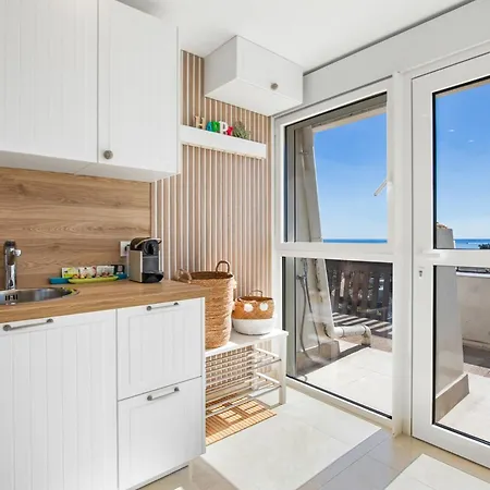 Happy Coral Port Nature *