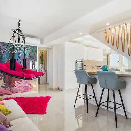 Happy Coral Port Nature