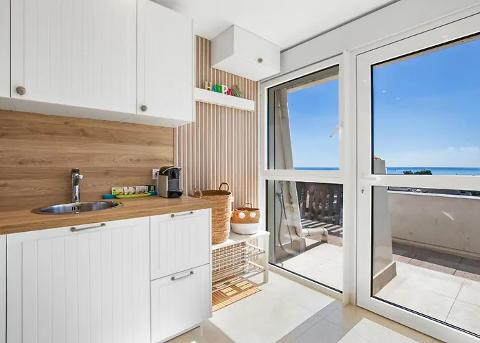 Happy Coral Port Nature *